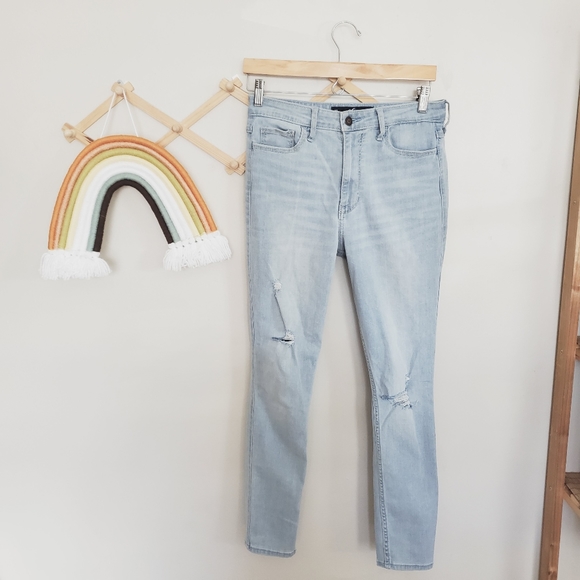 Hollister Denim - Hollister " ultra hirise" butter soft skinny 28